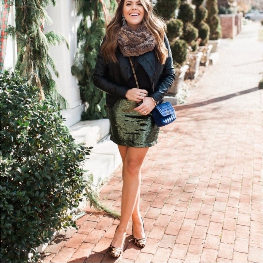 LOFT Sequin Mini Skirt Rich Army Green Size 4 Holiday Christmas Glam Party Event